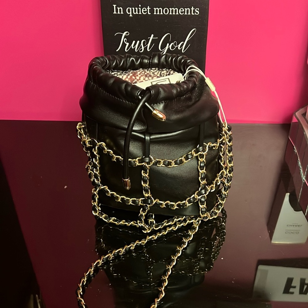 New Chained Bucket Bag